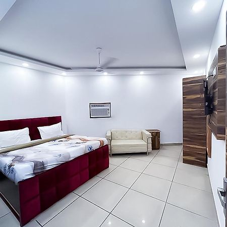 Hotel Js Garden - Near Jaypee Hospital Noida Esterno foto